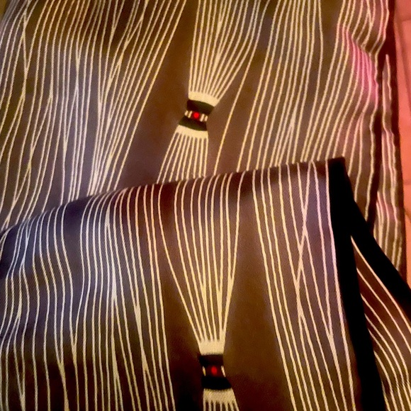 Diane Von Fustenberg
2ft 5" Wheat Dreams in Grey white black red-eyed tie backs - Picture 1 of 5